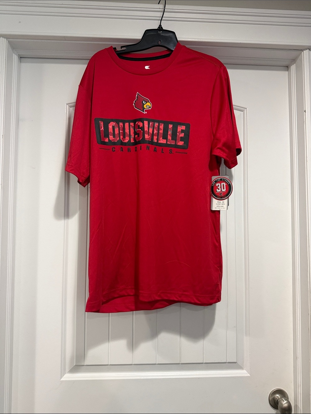 Colosseum Men's Louisville Cardinals Red T-Shirt  Size L.